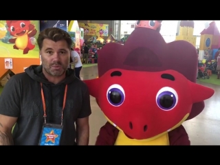 Олег Рой и Дракоша Тоша поздравляют "Смешариков с 15-летием